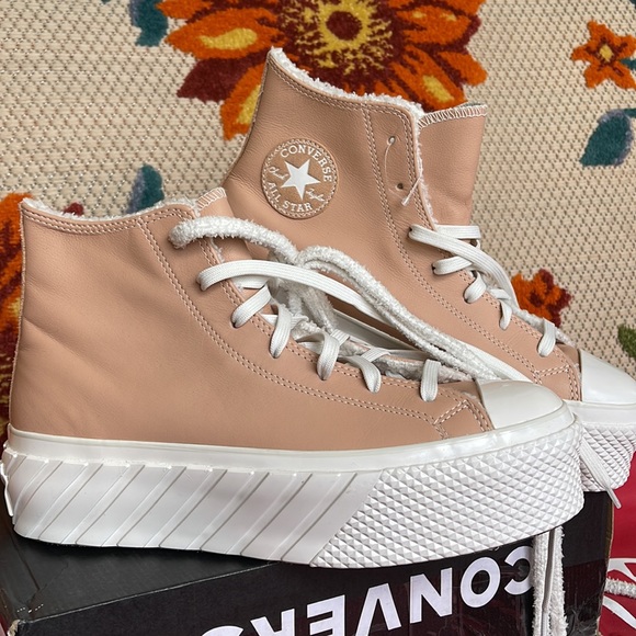 Converse 573073C
CTAS LIFT 2X HI
VACHETTA BEIGE/VINTAGE WHITE
WMNS Platforms - Picture 8 of 16